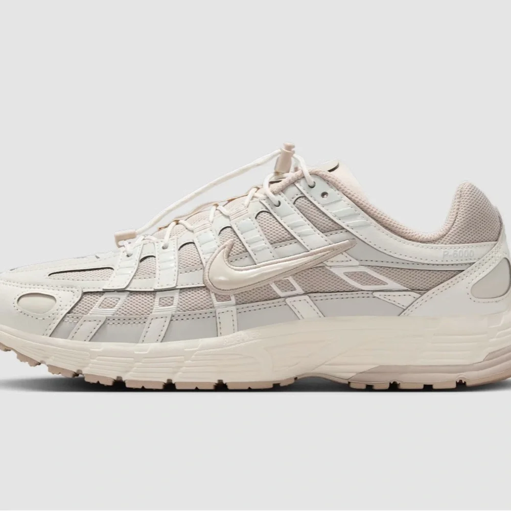 Nike Cream Textured Running Shoes - Picture 6 of 6